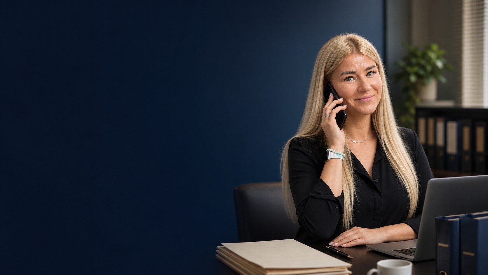 Księgowa QTA Grupa podczas rozmowy telefonicznej z klientem – księgowość Częstochowa